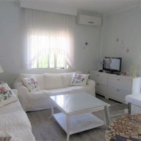 Pefkohori Apart. Near The Beach With Indor Parking And Yard ภายนอก รูปภาพ