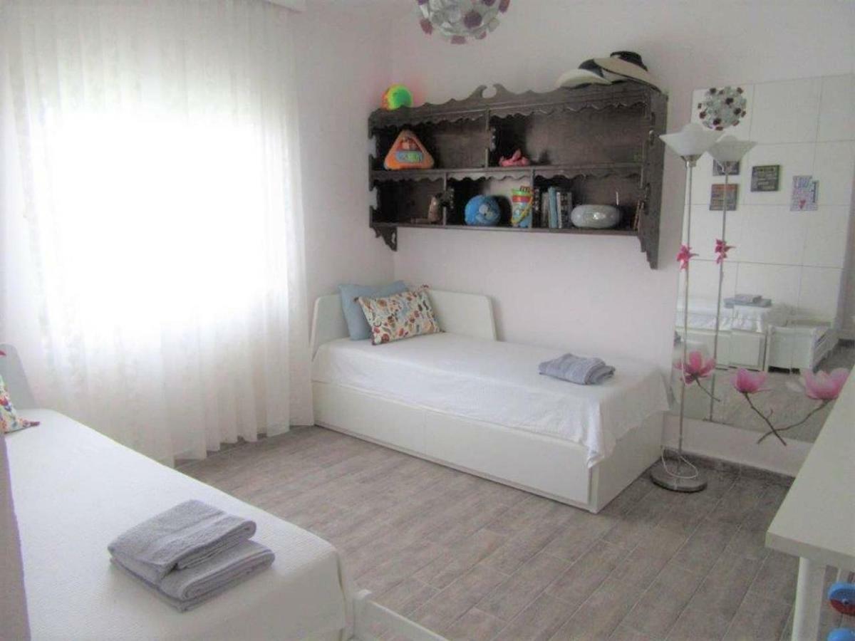 Pefkohori Apart. Near The Beach With Indor Parking And Yard ภายนอก รูปภาพ