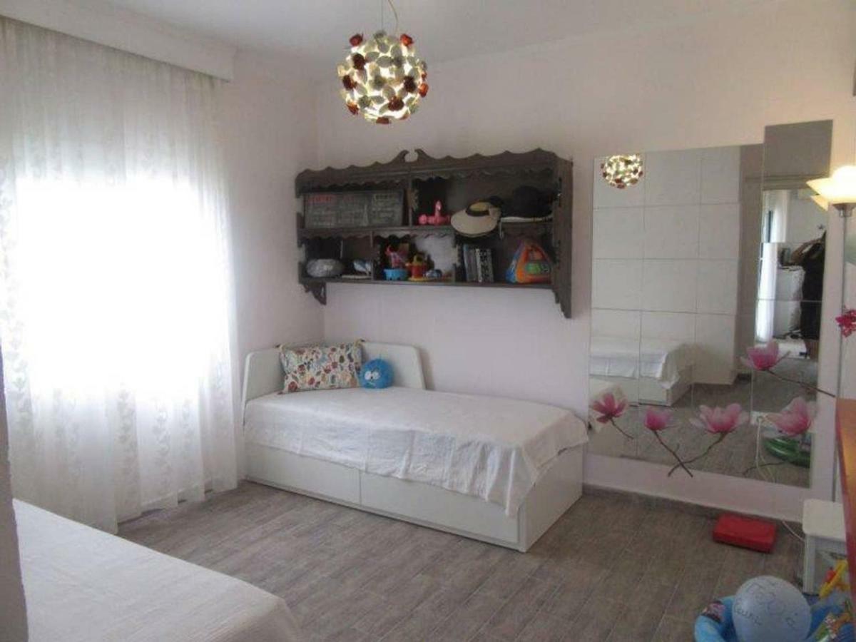 Pefkohori Apart. Near The Beach With Indor Parking And Yard ภายนอก รูปภาพ